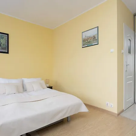Apartment Cozy For 4 People With Swimming Pool And Tennis Court By Renters Poznan