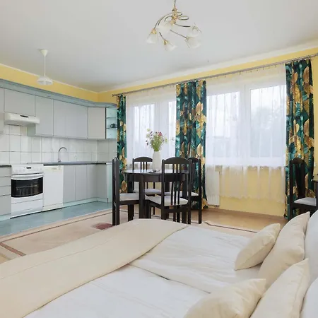 Cozy For 4 People With Swimming Pool And Tennis Court By Renters Poznan