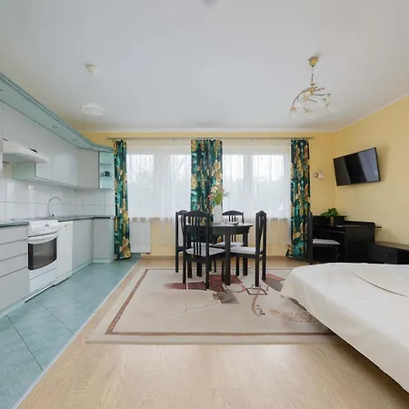 Cozy For 4 People With Swimming Pool And Tennis Court By Renters Poznan