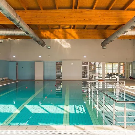 Apartment Cozy For 4 People With Swimming Pool And Tennis Court By Renters Poznan